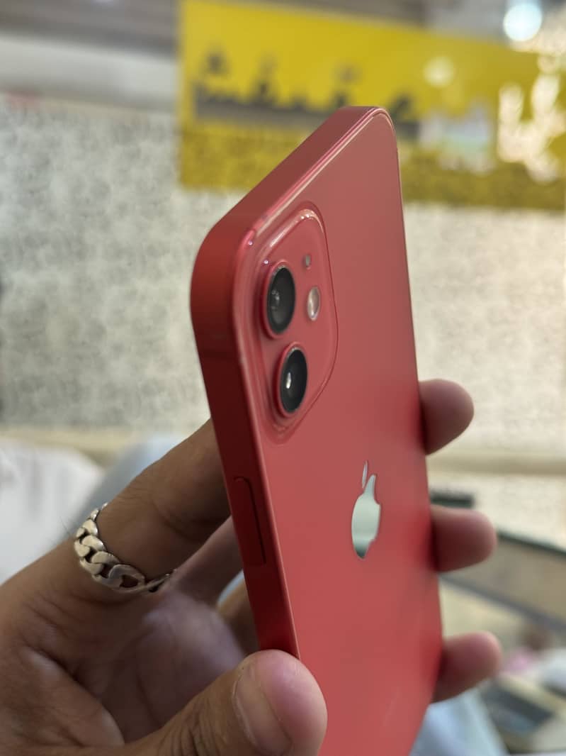 Apple iPhone 12 4