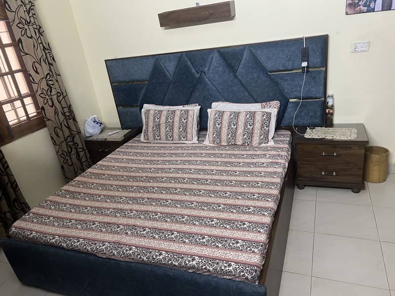 Bed set with side table, wardrobe and dressing table 1