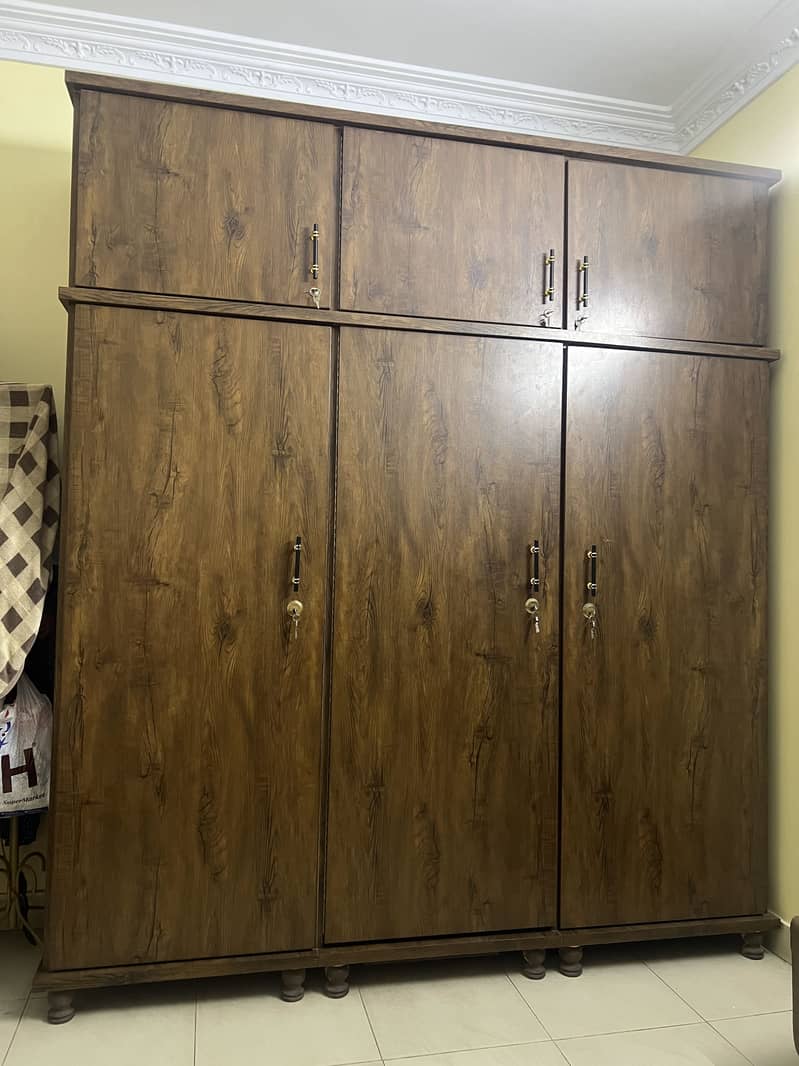 Bed set with side table, wardrobe and dressing table 2