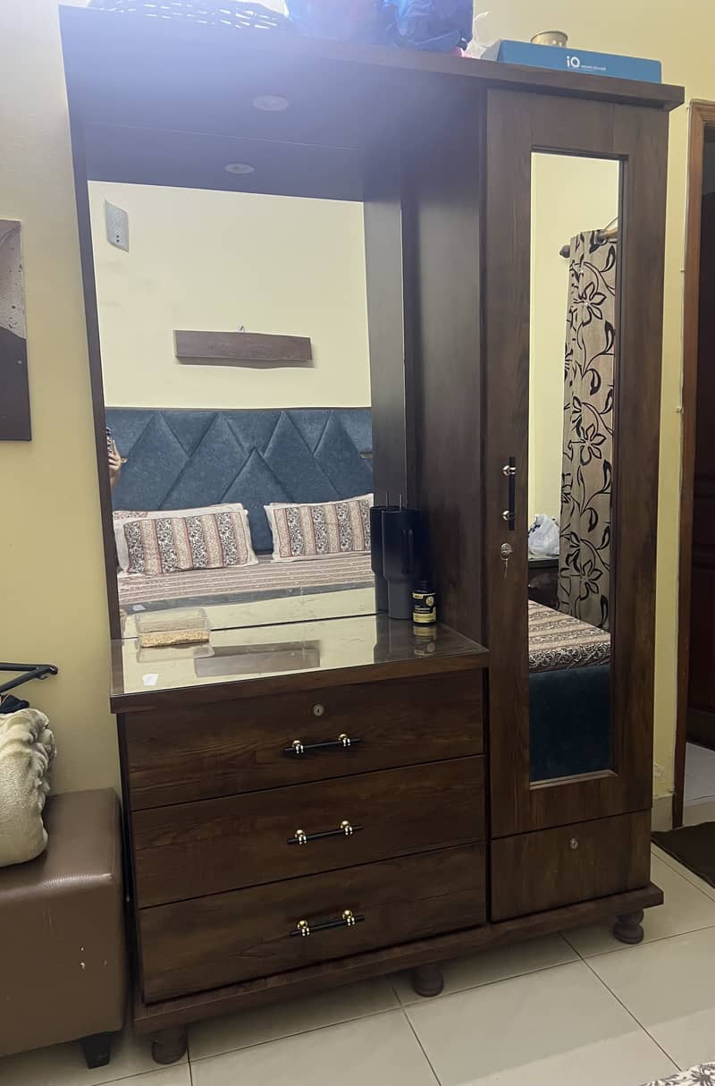 Bed set with side table, wardrobe and dressing table 3