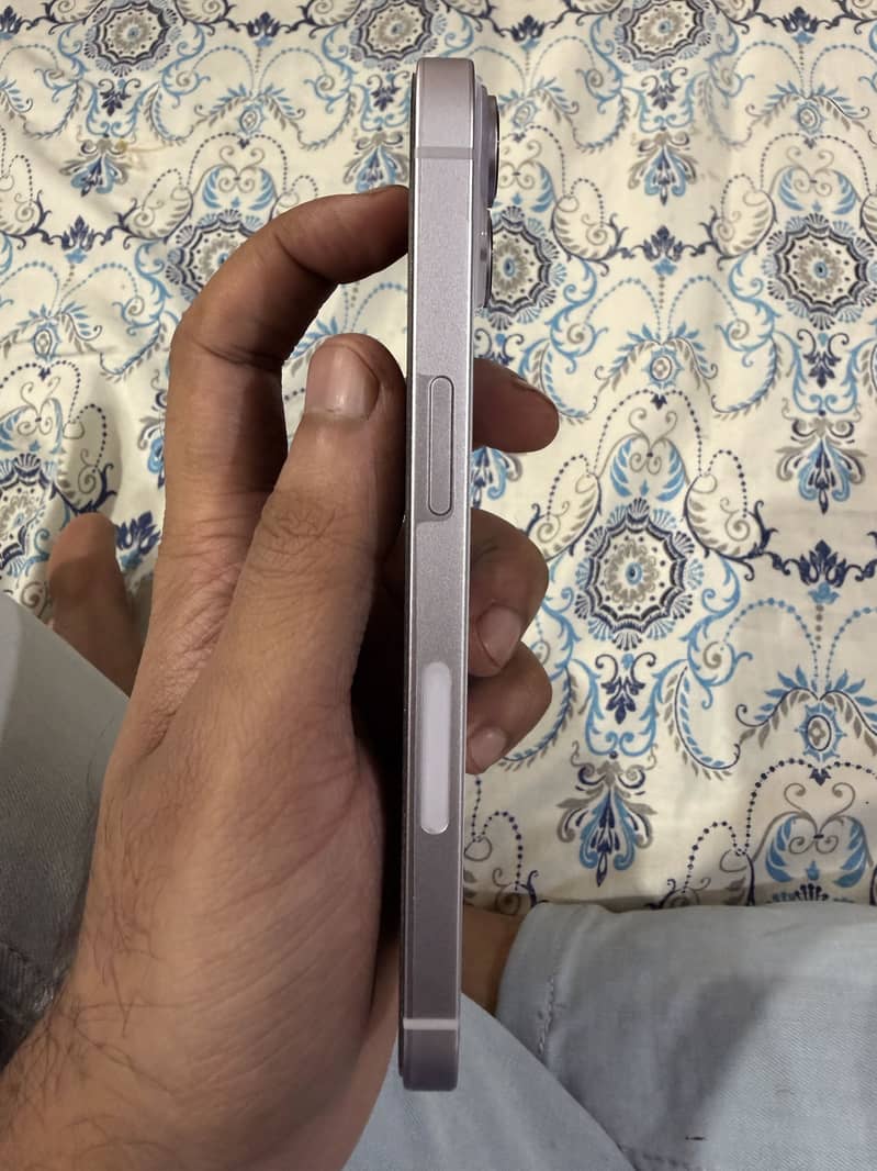 Apple iPhone 14 4