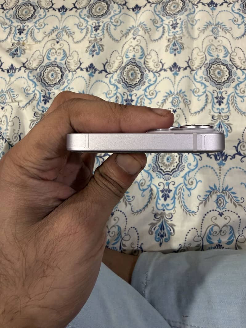 Apple iPhone 14 5