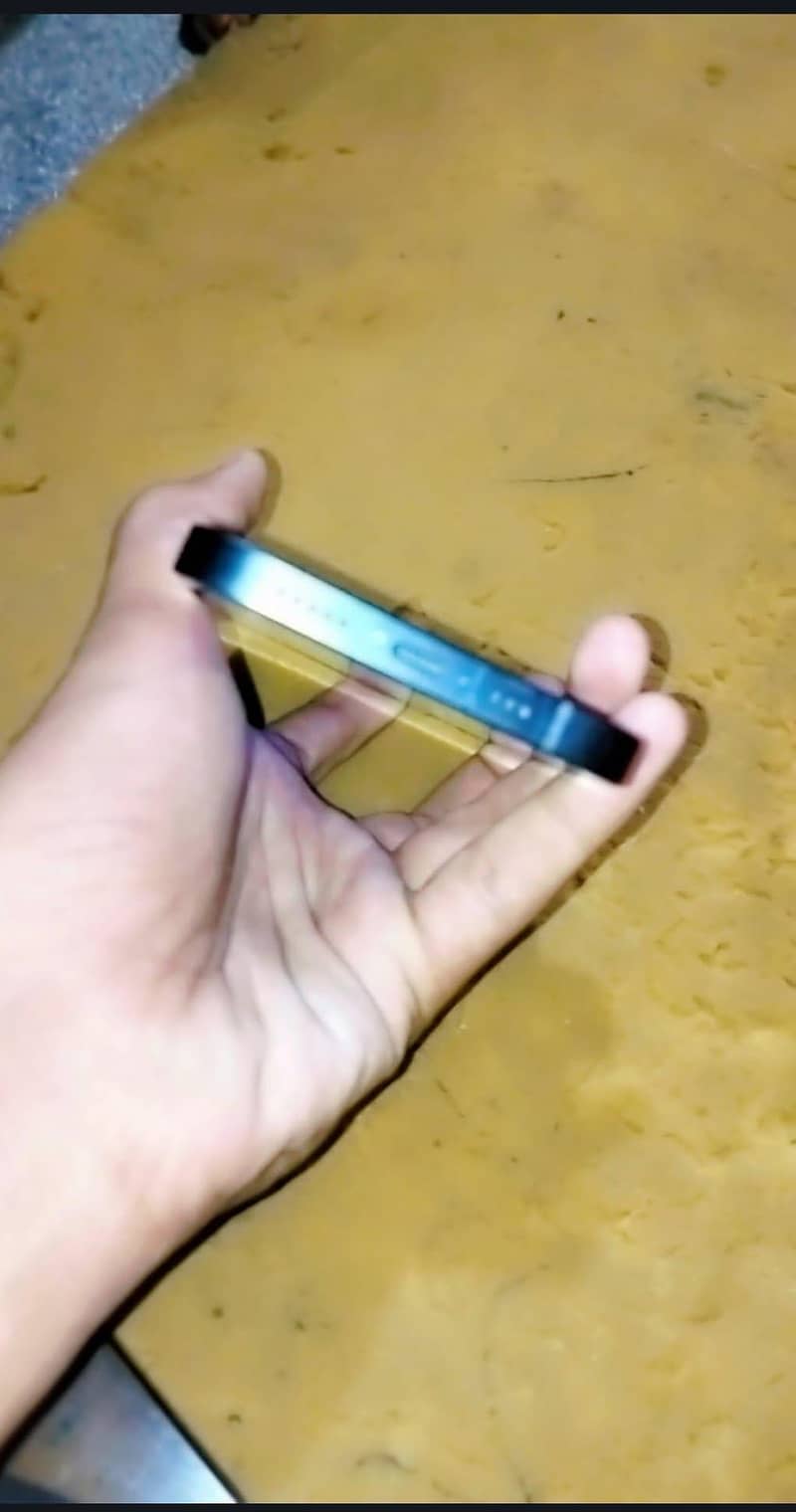 Apple iPhone 13 4