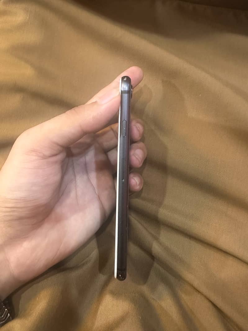 Apple iPhone 8 1