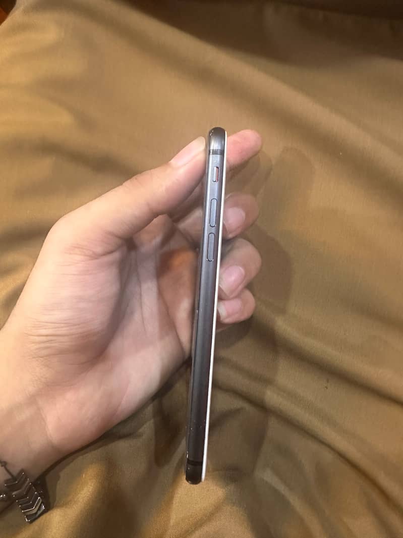 Apple iPhone 8 5