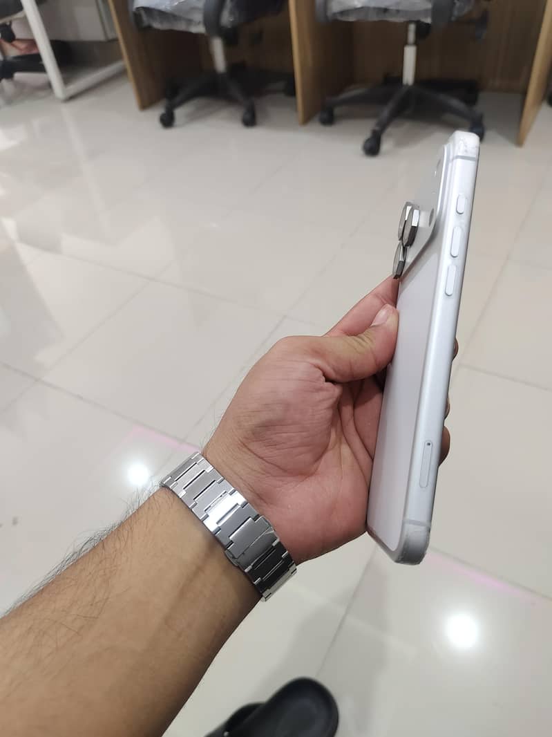 Apple iPhone 17 Pro Max 4