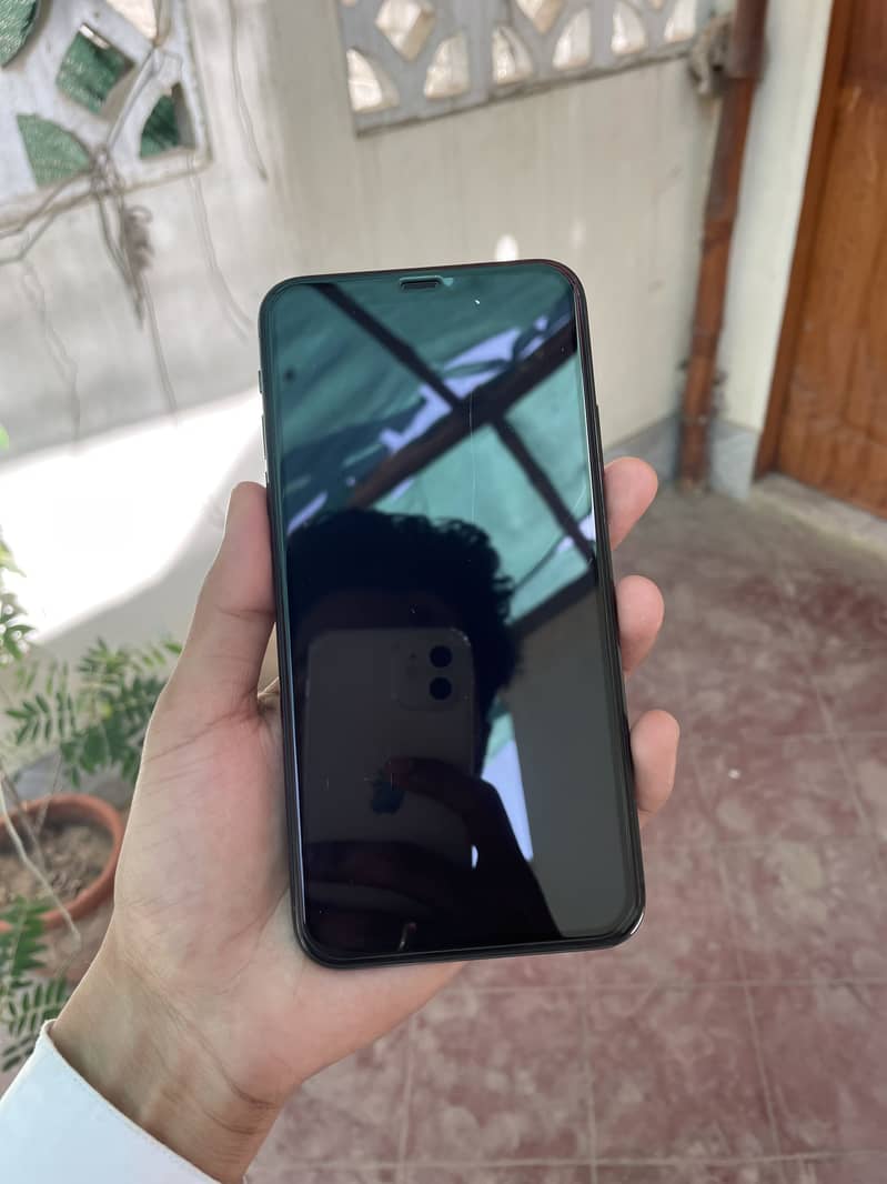 Apple iPhone 11 Pro Max 6