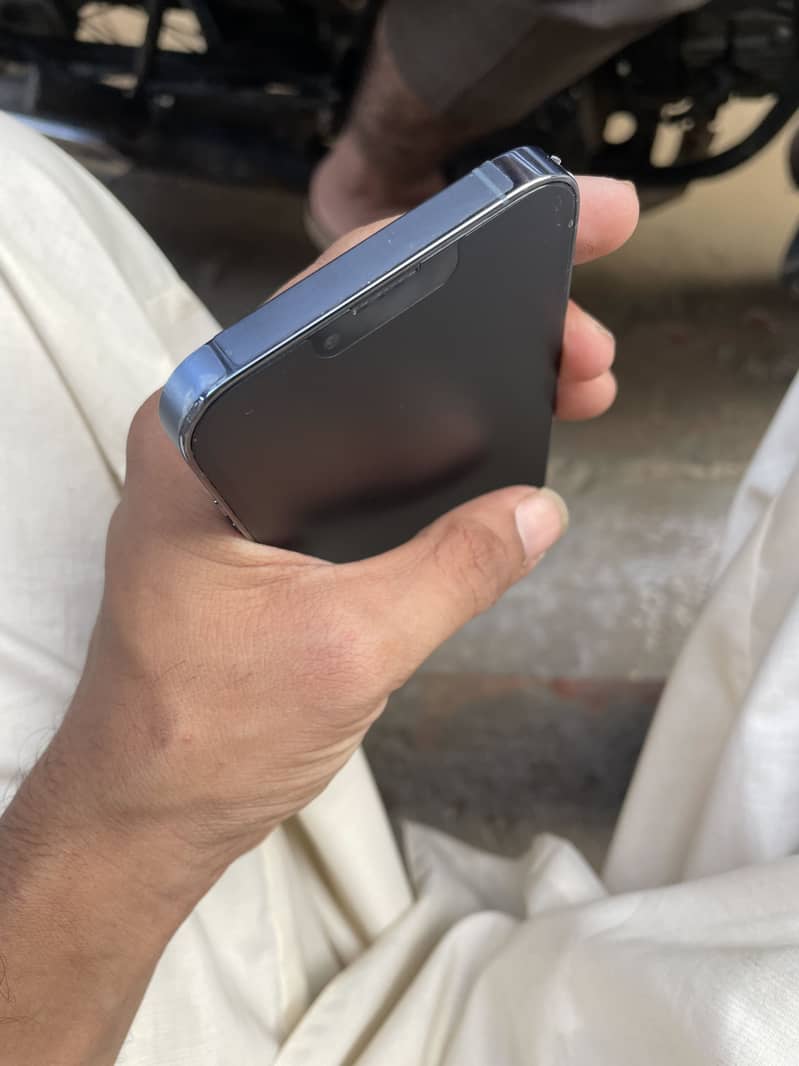 Apple iPhone 13 Pro 2