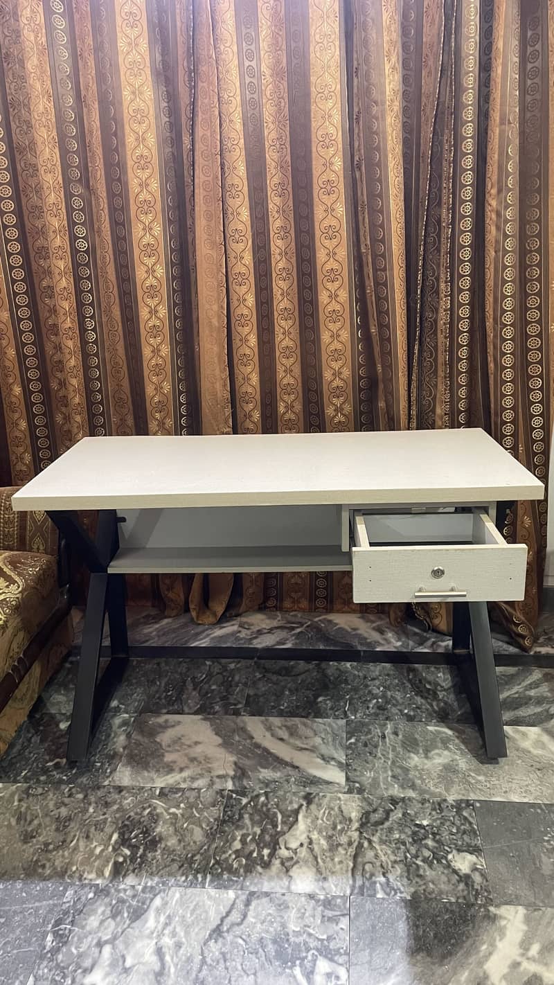 Computer Table 1
