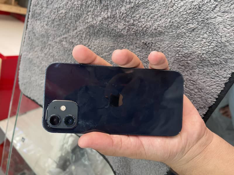 Apple iPhone 12 6