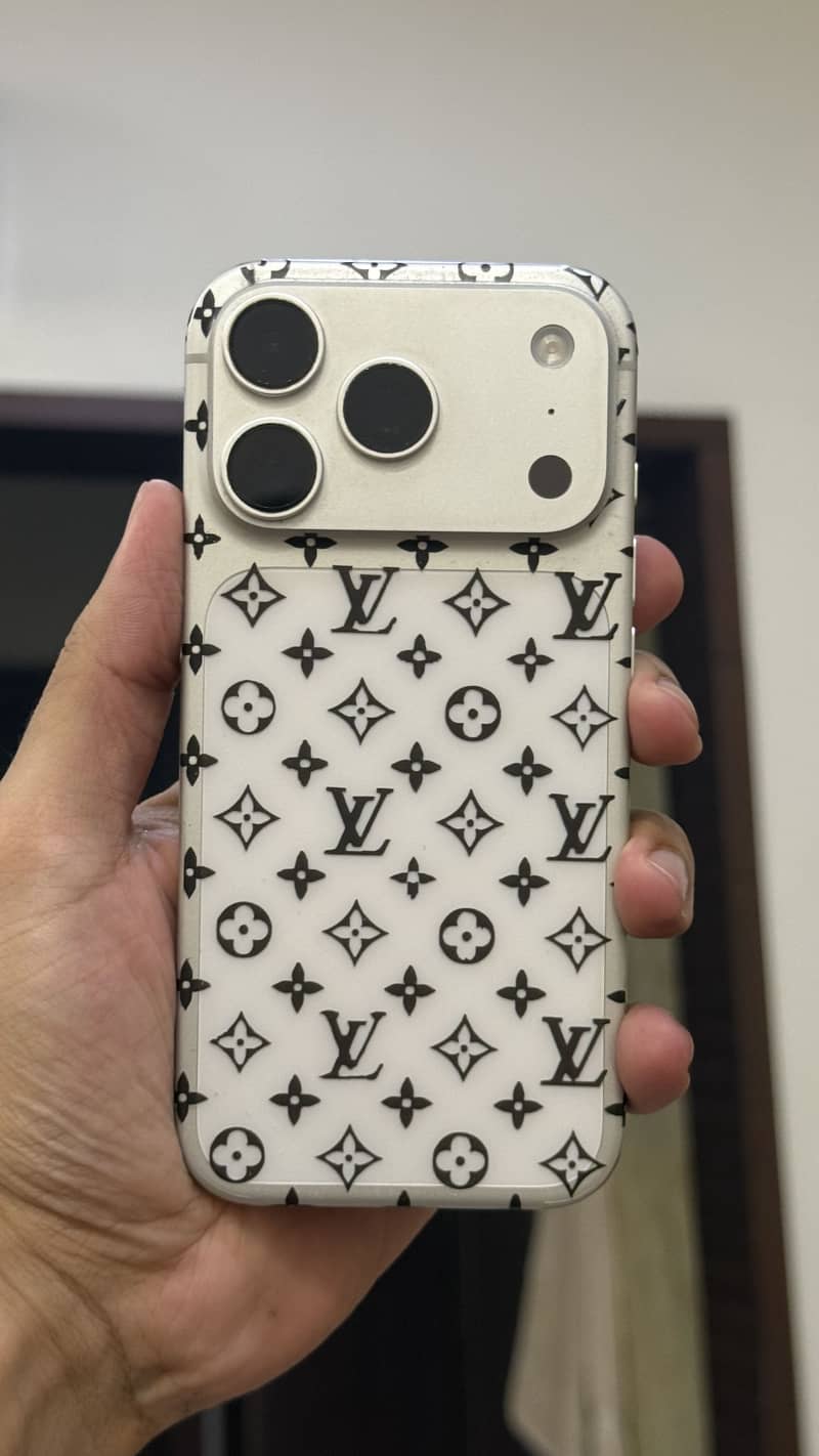 Apple iPhone 17 Pro 0