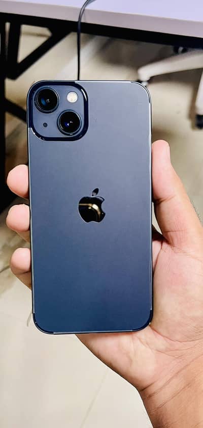 Apple iPhone 13