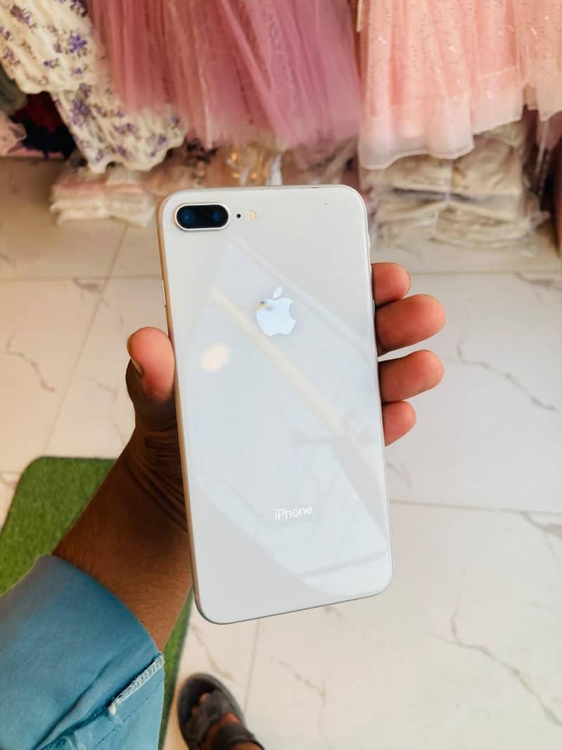Apple iPhone 8 Plus 4