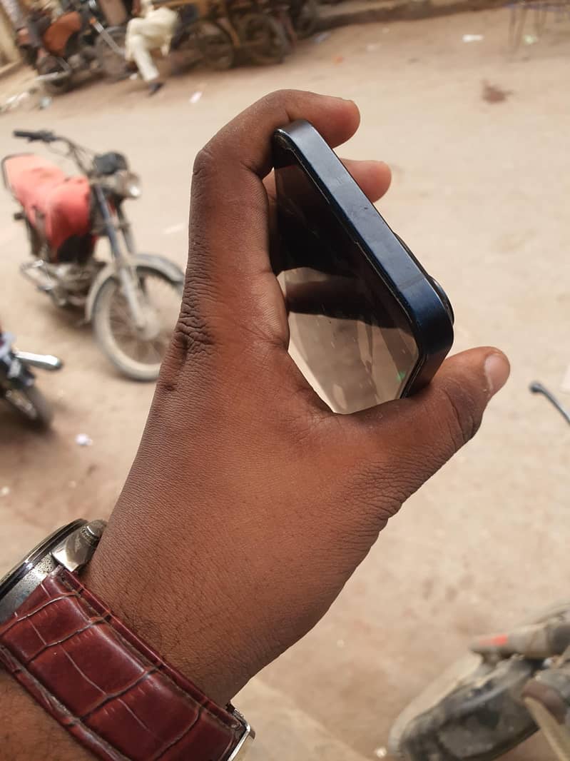 Apple iPhone 14 3