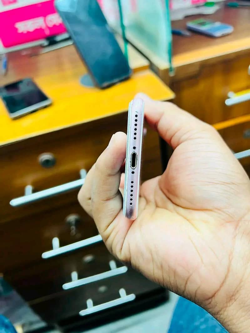 Apple iPhone 7 2
