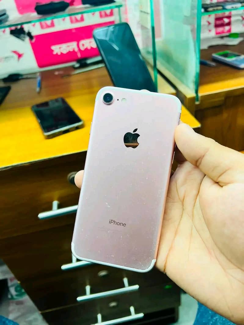 Apple iPhone 7 3
