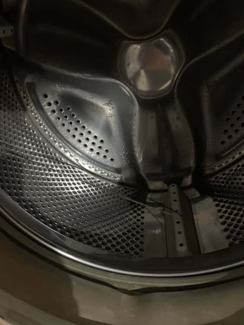 Front load washing machine 10