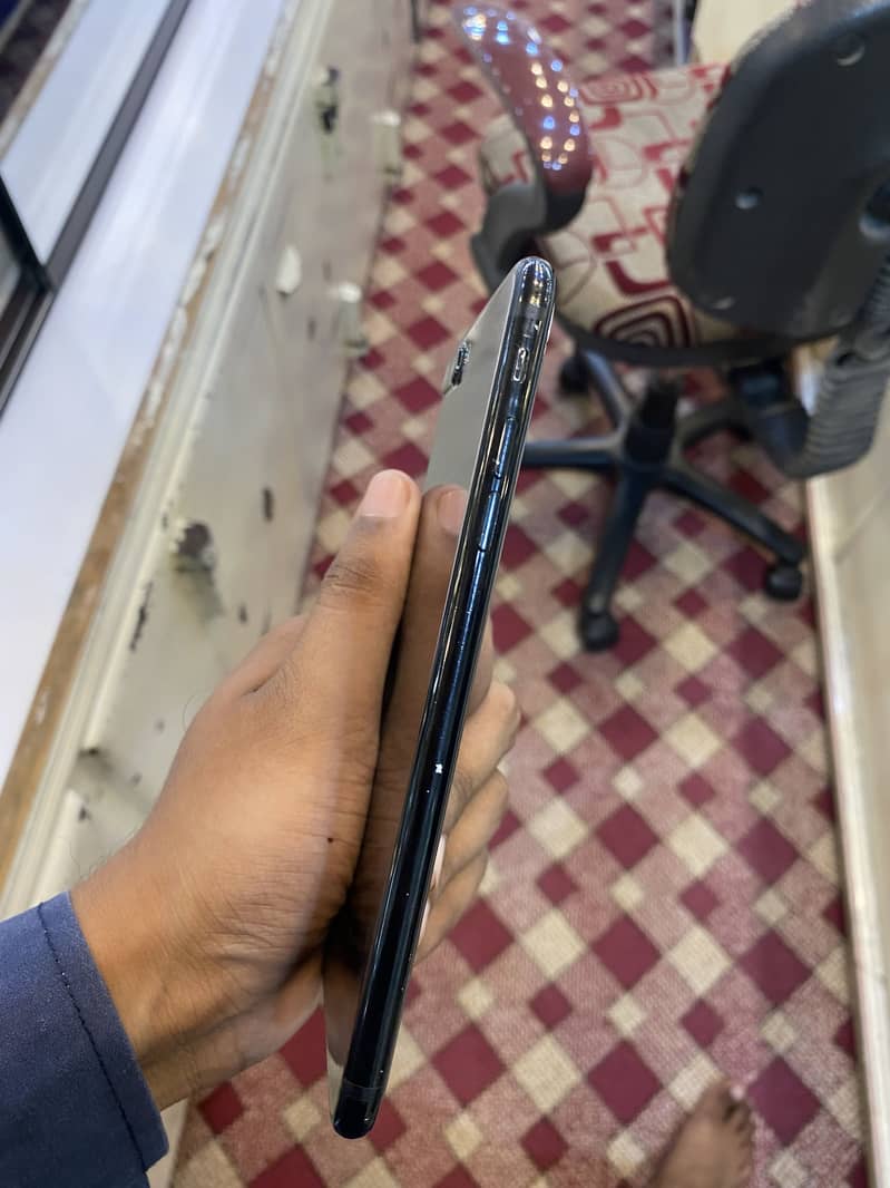 Apple iPhone 7 Plus 5
