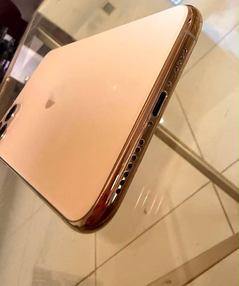 Apple iPhone 11 Pro Max 2