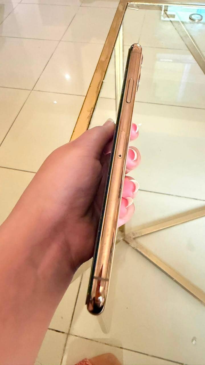 Apple iPhone 11 Pro Max 6