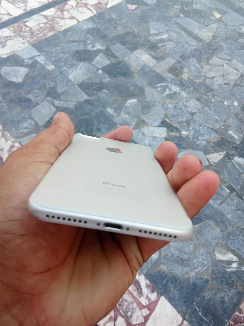 Apple iPhone 7 Plus 2