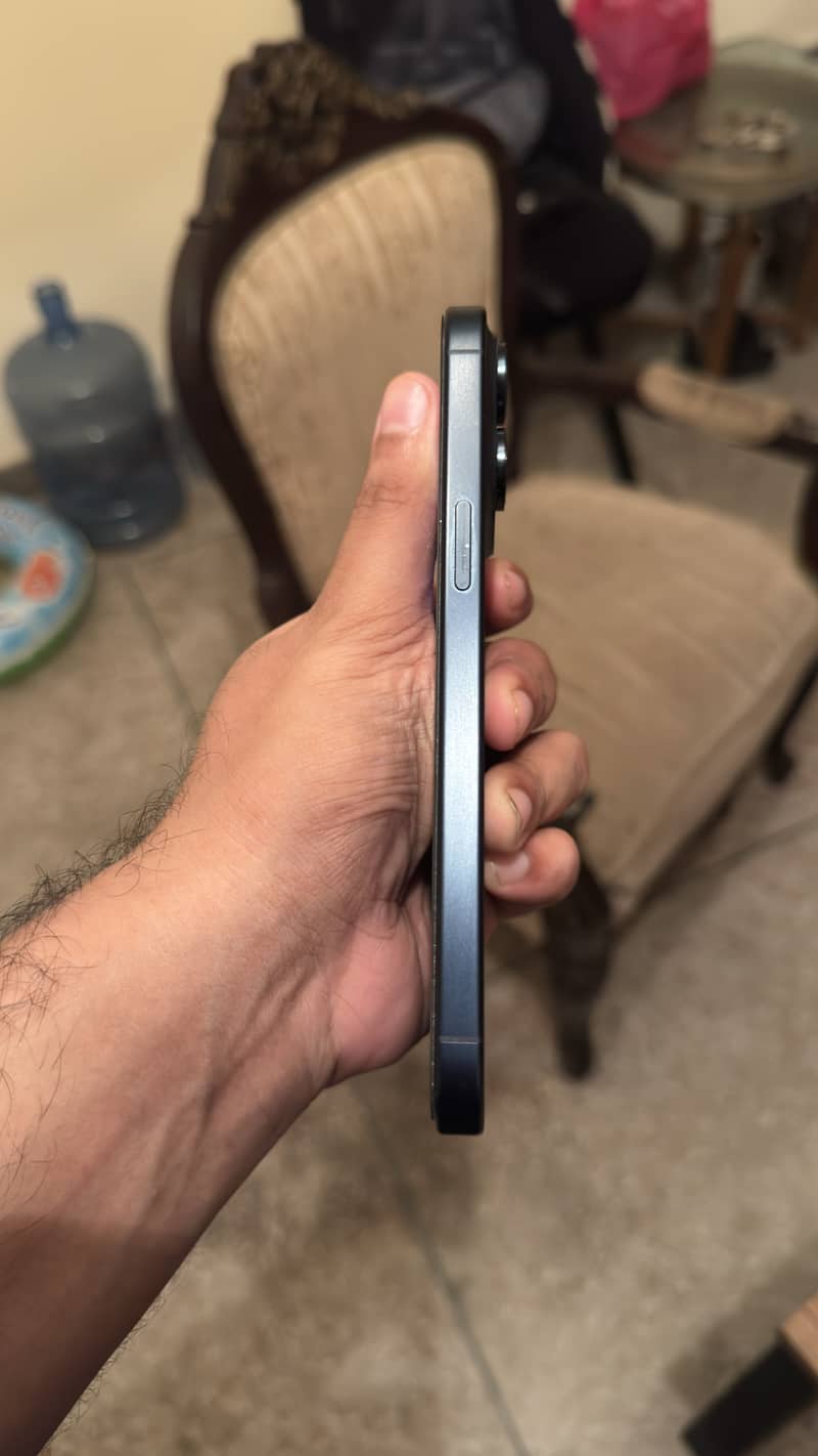 Apple iPhone 15 Pro Max 4