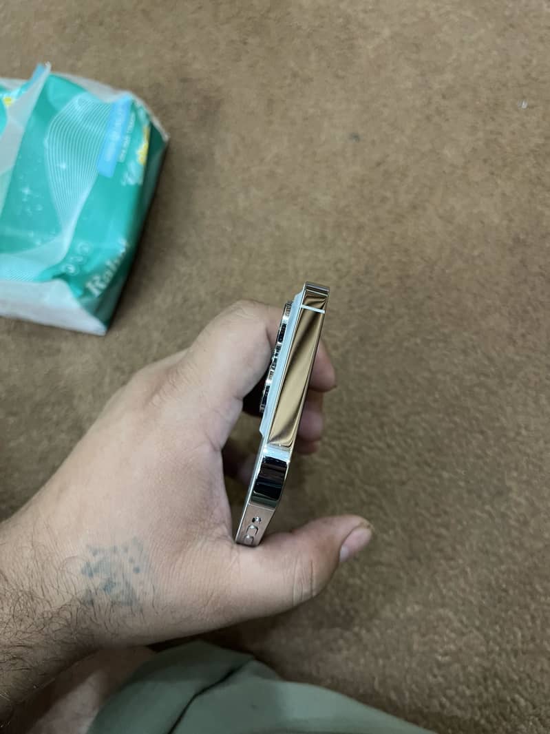 Apple iPhone 14 Pro 1