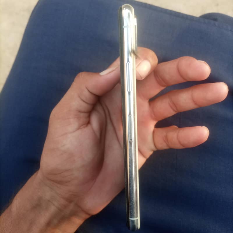 Apple iPhone X 3