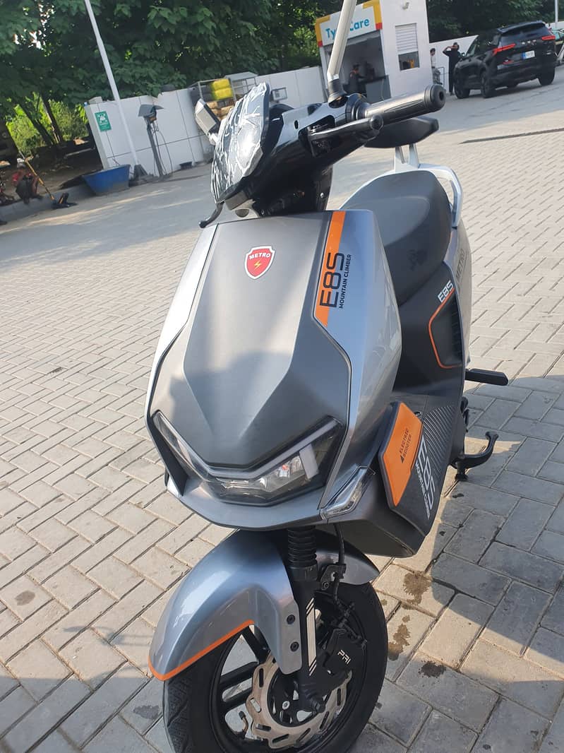 Metro E8S 1