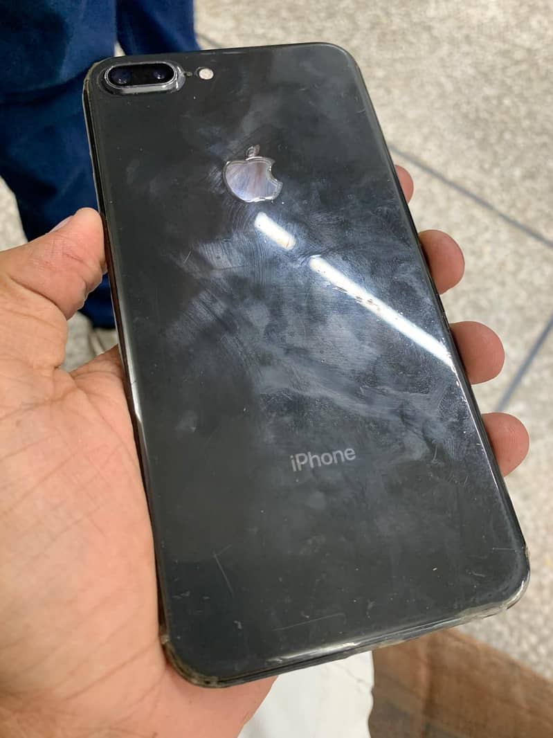 Apple iPhone 8 Plus 3