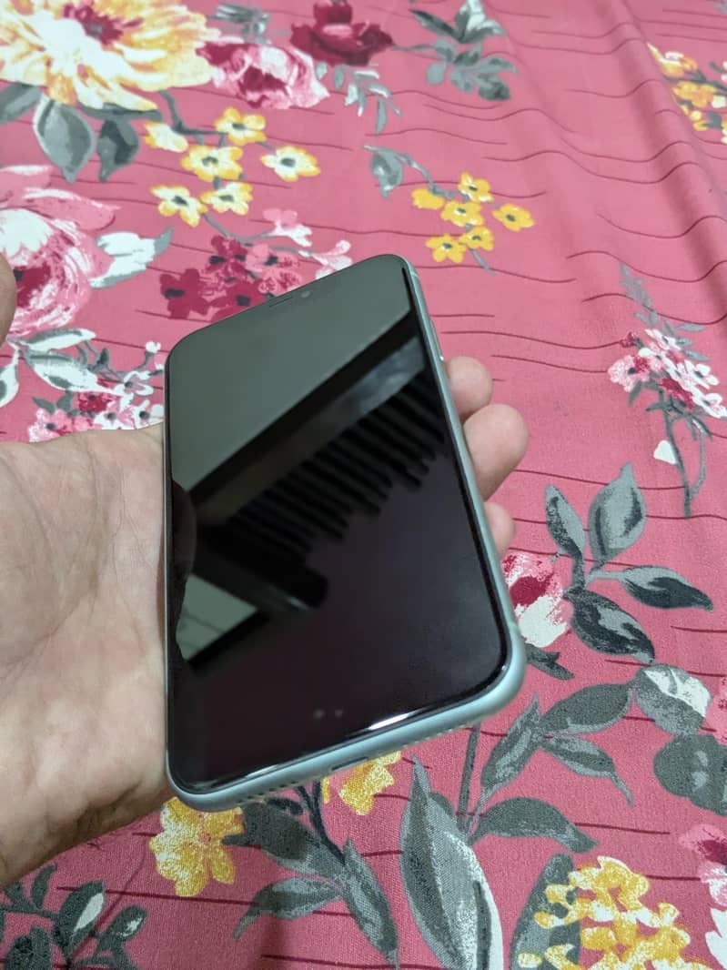 Apple iPhone 11 3