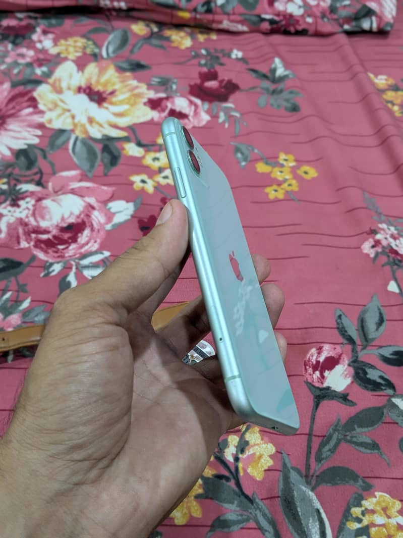 Apple iPhone 11 7
