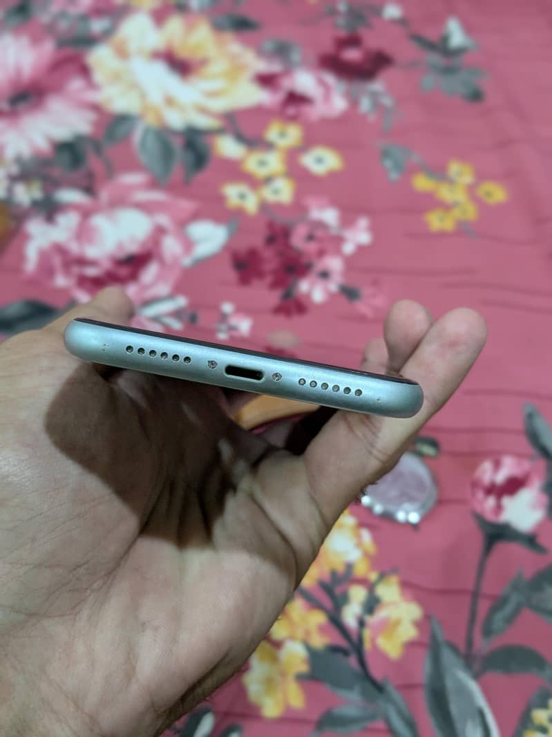 Apple iPhone 11 8