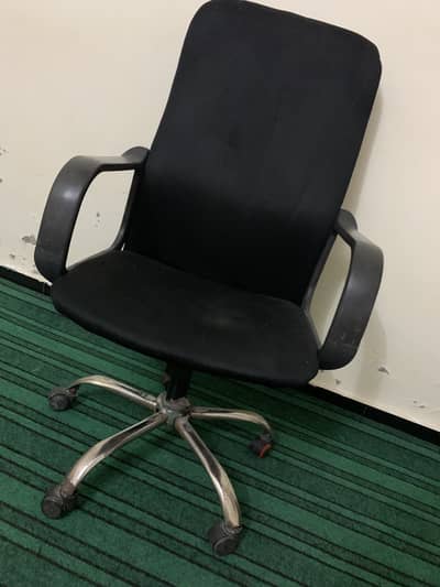 (OFFICE CHAIR)Condition like new and perfect for office use