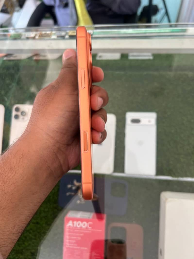 Apple iPhone 17 Pro Max 4