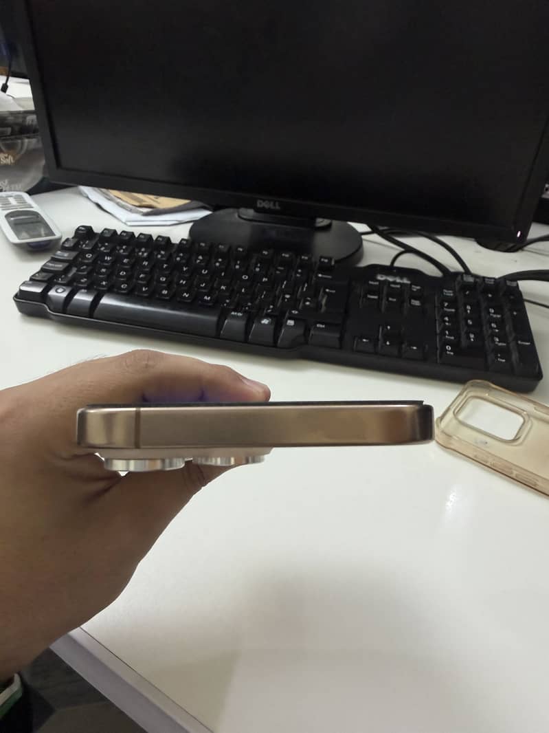 Apple iPhone 16 Pro Max 2