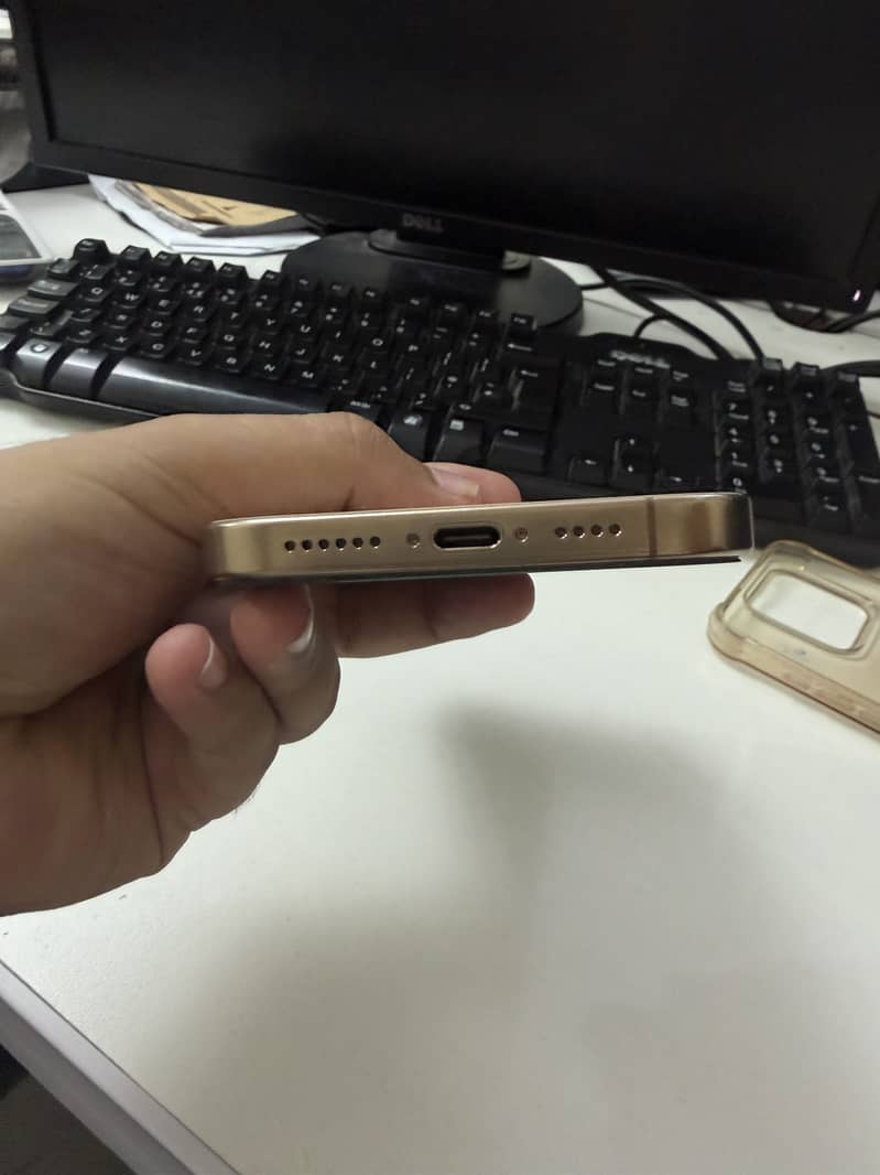 Apple iPhone 16 Pro Max 3