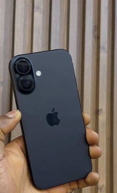 Apple iPhone 16
