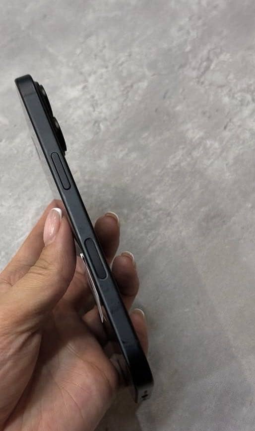 Apple iPhone 16 1