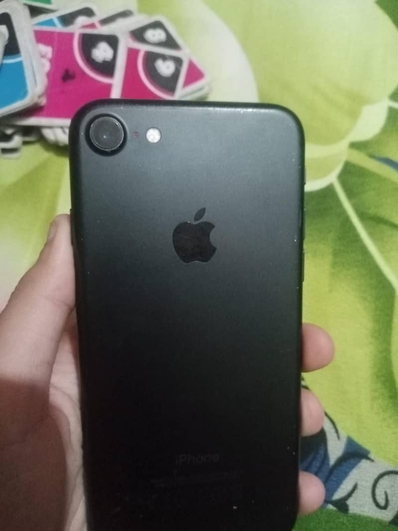 Apple iPhone 7 0
