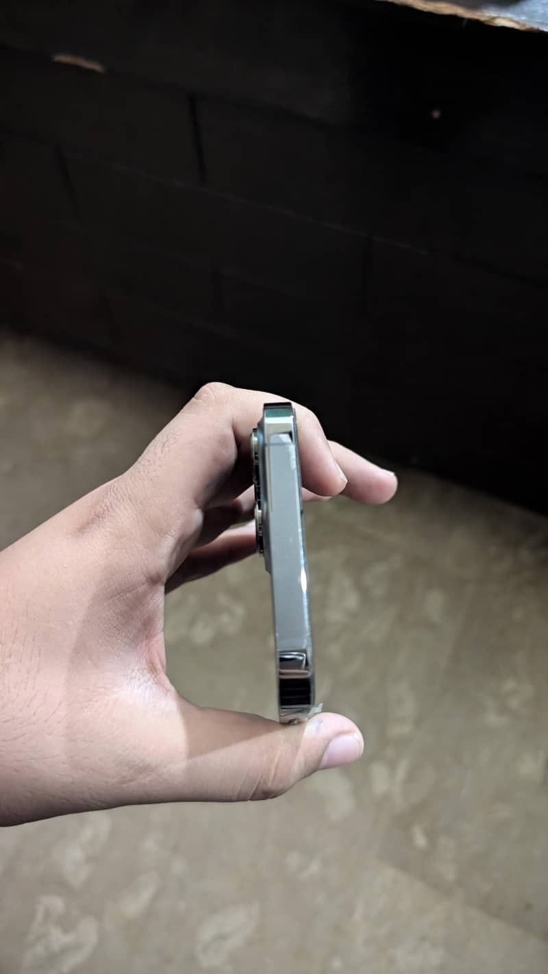 Apple iPhone 13 Pro Max 4