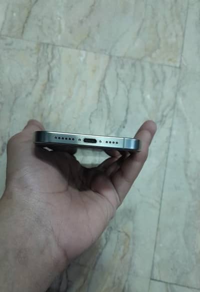 iPhone 15 Pro Max natural titanium 10/10 con 256 gb