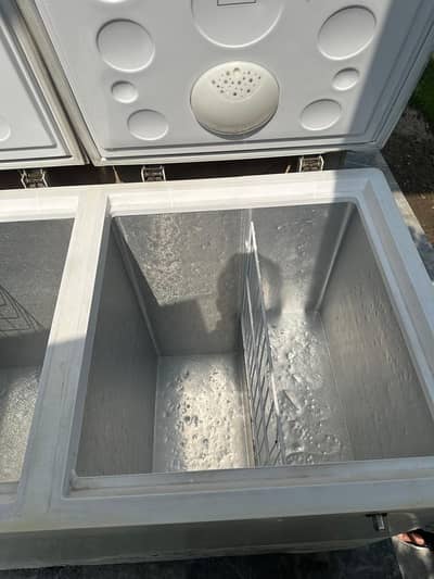 Deep fridge and freezer