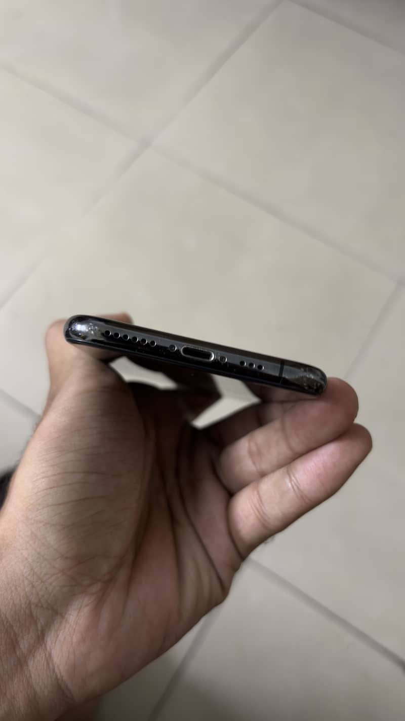 Apple iPhone XS 5