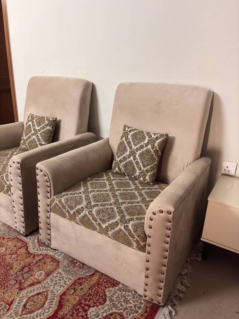 2 seater Sofa 0