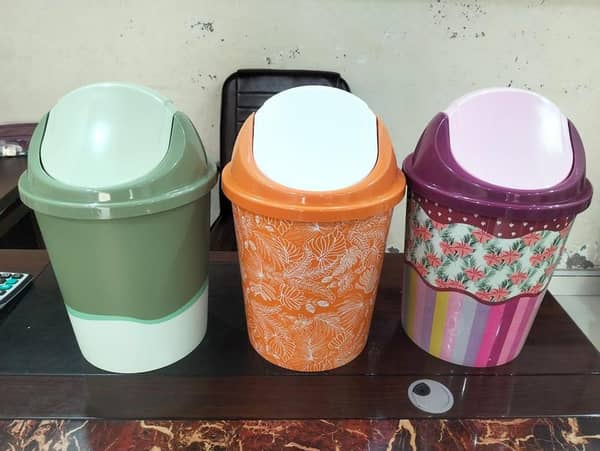 Colorful Plastic Dustbin With Lid Medium Size
