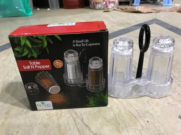 Novel Acrylic Transparent Plastic Salt & Pepper Shaker Table Set