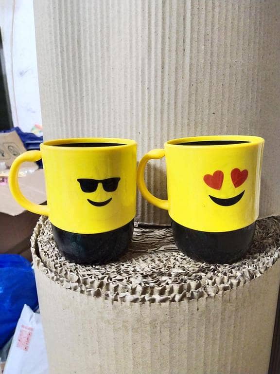 Pack Of 2 Plastic Mug With Emoji Stickers