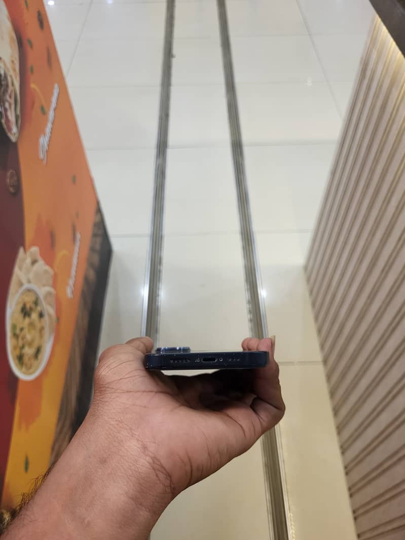 Apple iPhone 13 2