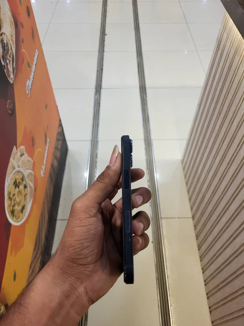 Apple iPhone 13 3